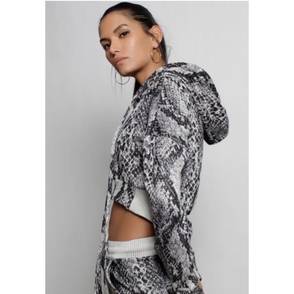 Twenty Montreal | cobra jacquard crop hoodie